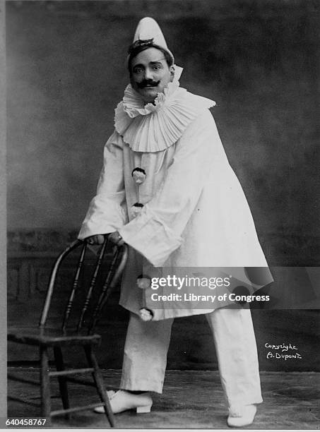 Opera singer Enrico Caruso wears the costume from his role as Canio in I Pagliacci. Composer and writer: Ruggiero Leoncavallo.