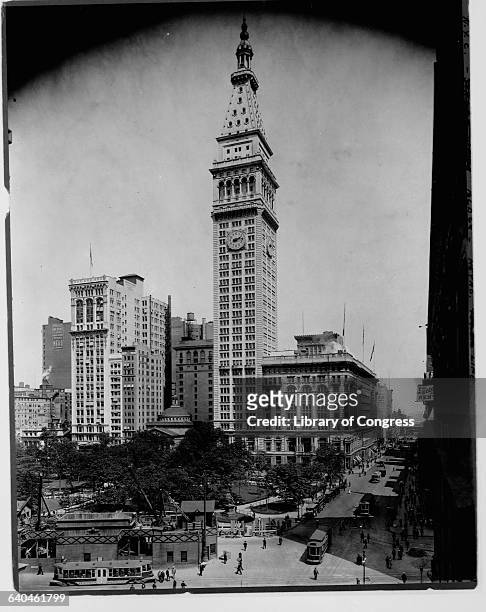 View of the Metropolitan Life Tower and Madison Square in 1915. When the tower was completed at 700 feet in 1909, it surpassed the Flatiron Building...