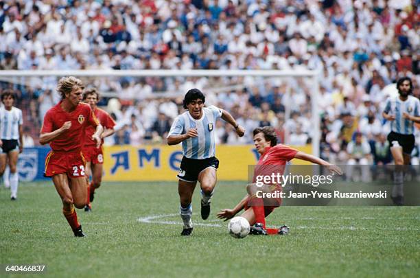 Maradona vs. Sirakov