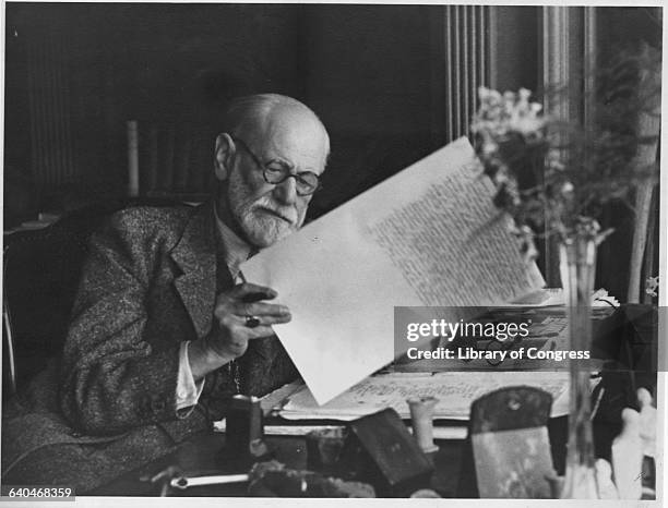 Sigmund Freud reviews and edits his manuscript for Moses and Monotheism, a book about the historical Moses and the monotheistic tradition. The book,...