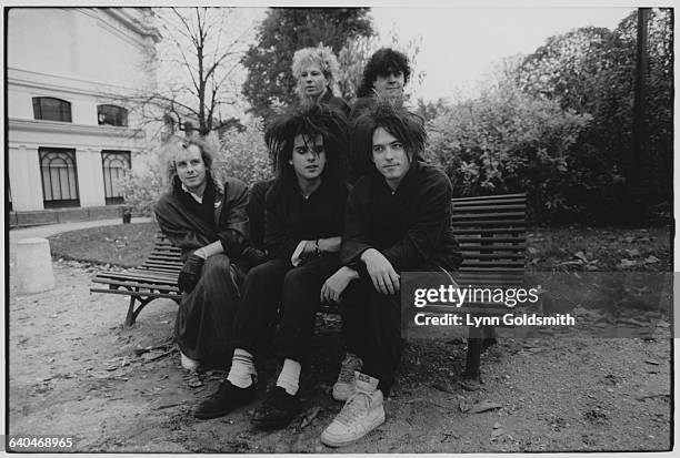 Front row: Porl Thompson, Robert Smith, and Simon Gallup; Back row: Boris Williams, and Lol Tolhurst.