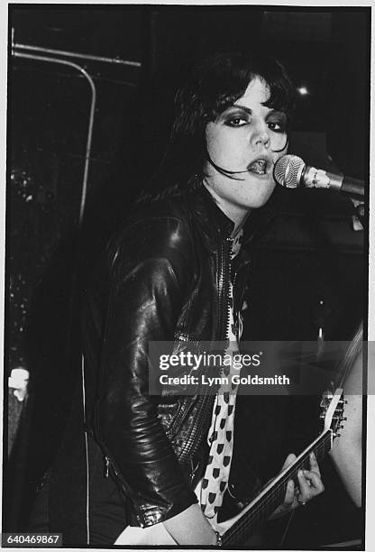 Joan Jett Singing