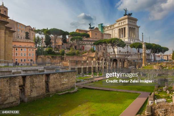 roman forum with the altare della patria (national monument to victor emmanuel ii) in the background, rome, italy - altare della patria stock pictures, royalty-free photos & images