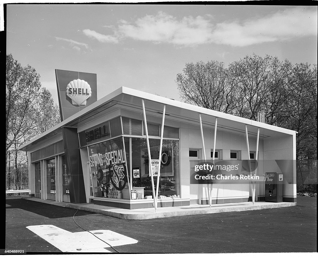 Shell Gas Building Line Shell Gas Station News Photo - Getty Images