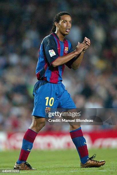 Soccer Spanish Championship Season 2003 2004, FC Barcelona vs FC Sevilla. Ronaldinho . Football championnat d Espagne Saison 2003 2004, FC Barcelone...