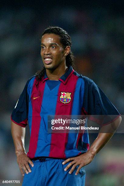 Soccer Spanish Championship Season 2003 2004, FC Barcelona vs FC Sevilla. Ronaldinho . Football championnat d Espagne Saison 2003 2004, FC Barcelone...