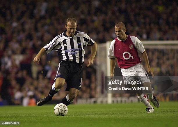 Barclaycard Premiership Soccer - Season 2003-2004. Arsenal vs Newcastle United. Newcastle captain Alan Shearer and Arsenal's Freddie Ljungberg....