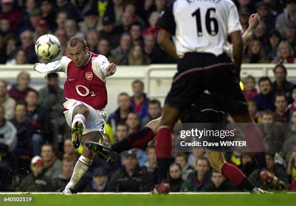 Soccer Premiership. Season 2003-2004. Arsenal vs Fulham. Freddie Ljungberg . Championnat d'Angleterre de Football Premiere Ligue. Saison 2003-2004....