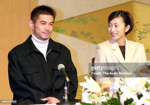 Ichiro Suzuki of Orix Blue Wave and television presenter Yumiko Fukushima attend a press conference on their marriage at a hotel on December 5, 1999...