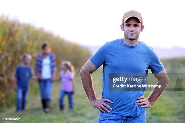 farmer with his family - mensch kind frau mann stock-fotos und bilder