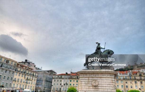 equestrian statue of king john i in the praça da figueira in lisbon, portugal - praca de figueria fotografías e imágenes de stock