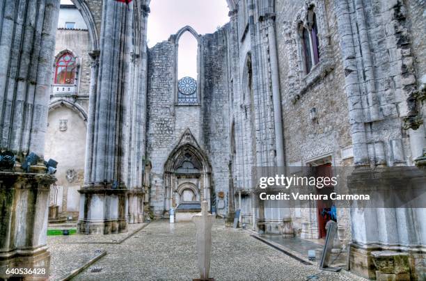 ruins of the carmo convent in lisbon, portugal - carmo convent stock-fotos und bilder