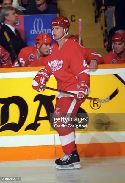 Mark Howe of the Detroit Red Wings skates up ice against the Toronto Maple Leafs on October 31, 1992 at Maple Leaf Gardens in Toronto, Ontario,...