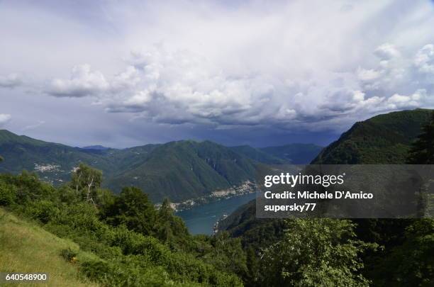 summer view on the como lake from above - supersky77 2014 foto e immagini stock