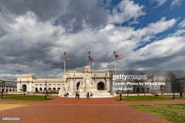 union station exterior - union station - washington dc stock pictures, royalty-free photos & images