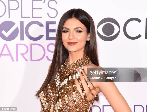 Victoria Justice attends the People's Choice Awards 2017 at Microsoft Theater on January 18, 2017 in Los Angeles, California.