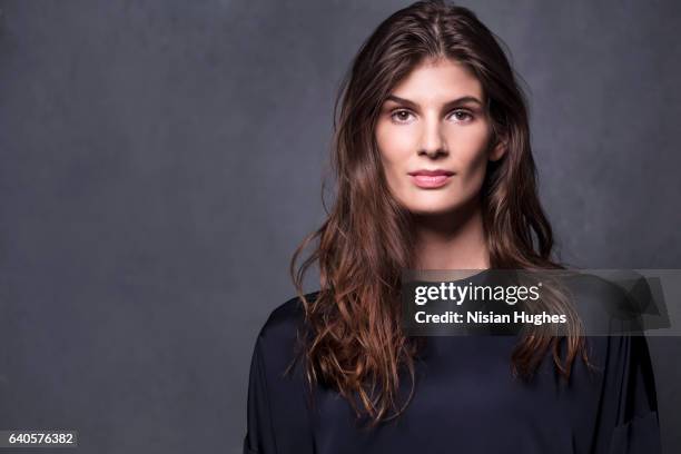 portrait of young woman looking at camera - hair length stock pictures, royalty-free photos & images