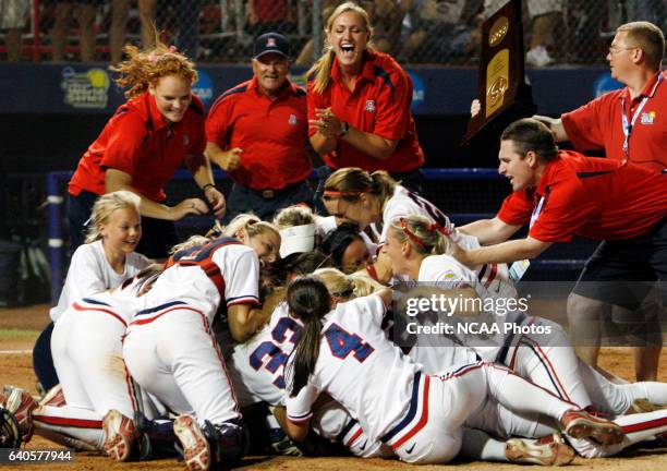 Arizona Rising Softball 2,308 Arizona Softball Stock Photos, High-Res Pictures, and Images ...