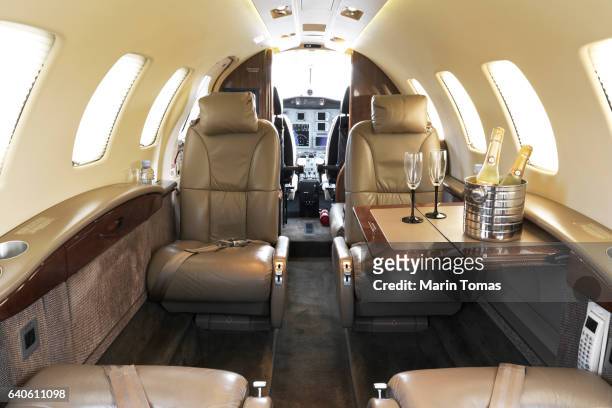 business jet interior - mini bar stockfoto's en -beelden