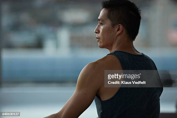 portrait of man relaxing at yoga class - over shoulder man stockfoto's en -beelden