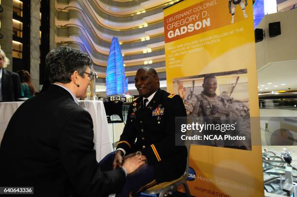 Lt Roderick Gadson 86 Gregory D Gadson Stock Photos, High-Res Pictures, and Images - Getty ...
