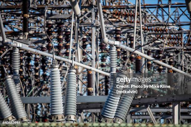 power station - hochspannungstransformator stock-fotos und bilder