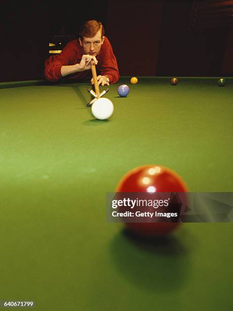 Portrait of snooker world champion Steve Davis of Great Britain as he lines up the cue ball on 1 January 1985 in London, United Kingdom.