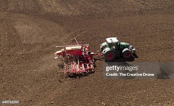 tractor drilling field - aratro foto e immagini stock