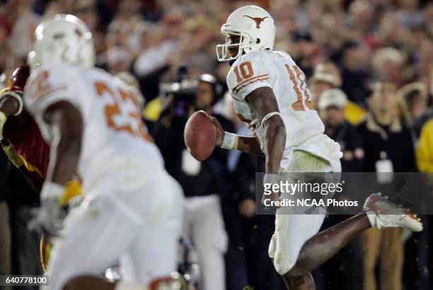 Vince Young of the University of Texas races to the game winning touchdown against the University of Southern California during the BCS National...