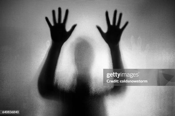 A Trapped Hand Photos et images de collection - Getty Images