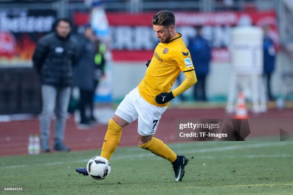 1. FC Nuernberg v SG Dynamo Dresden - Second Bundesliga