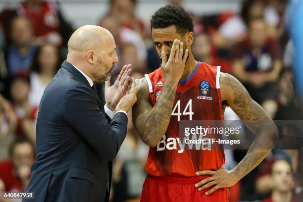 Head Coach Aleksandar Sasa Djordjevic of FC Bayern Muenchen speak with Bryce Taylor of FC Bayern Muenchen during the Eurocup Top 16 Round 5 match...