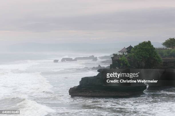 the coastline and seaside temples of tanah lot, a famous tourist destination in bali, indonesia - christine wehrmeier stock pictures, royalty-free photos & images