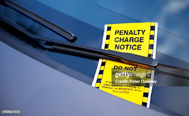 parking ticket on windscreen - crime or recreational drug or prison or legal trial stock-fotos und bilder