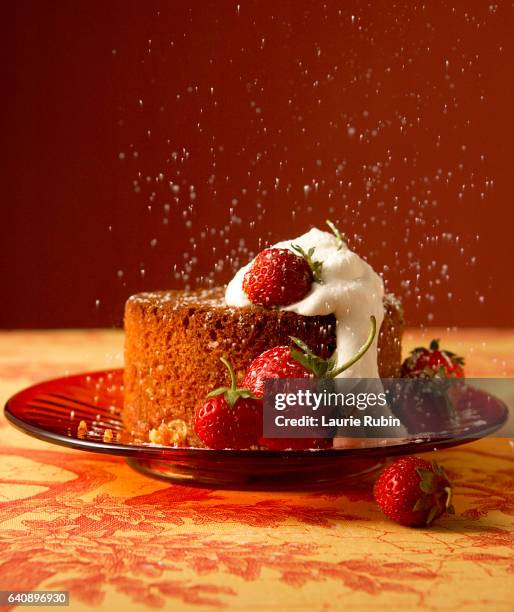 Cake Fallen In Cake Falling Over Photos and Premium High Res Pictures - Getty Images