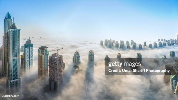 fog in dubai - dubai fog stock pictures, royalty-free photos & images