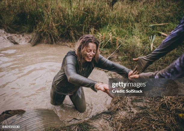 helfen sie mir! - assault courses stock-fotos und bilder