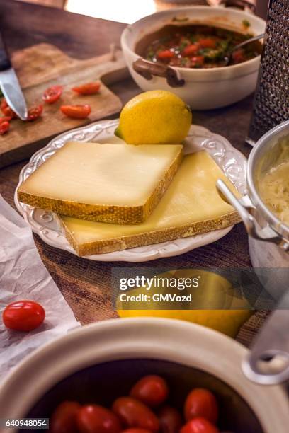 preparar cozido crepes panquecas com presunto e tomates - pannenkoeken imagens e fotografias de stock