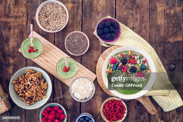 comer de manera saludable platos nutritivas - smoothie bowl fotografías e imágenes de stock