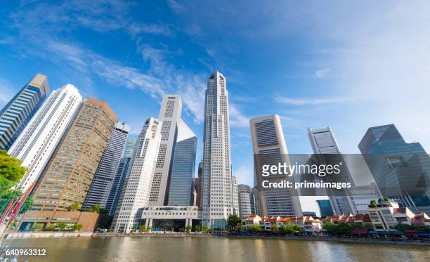 panoramic view of the singapore skyline at dusk - merlion park stock pictures, royalty-free photos & images
