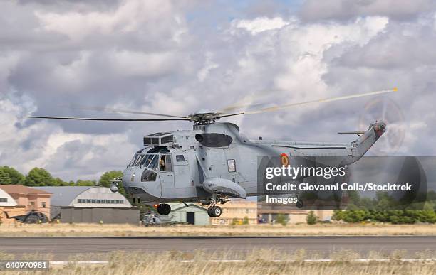 a spanish navy sh-3d during tlp at albacete air base, spain. - sea king stock pictures, royalty-free photos & images