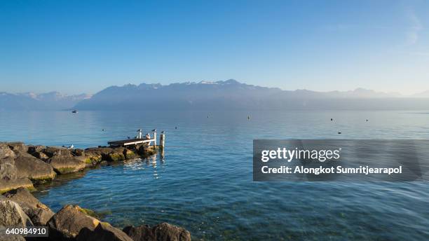 lake geneva, vevey, switzerland. - canton-de-vaud photos et images de collection