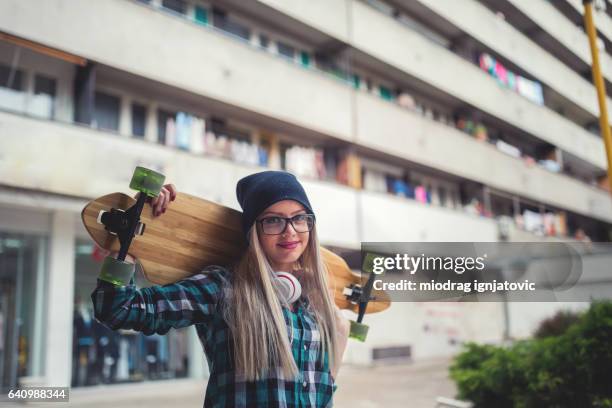 young female longboarder - longboard surfing stock pictures, royalty-free photos & images