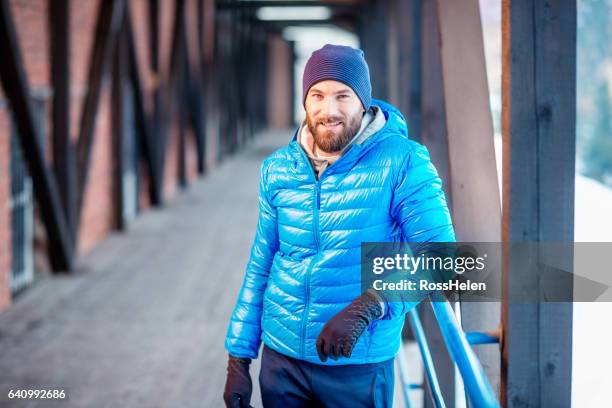 man exercising outdoors - jacket stock-fotos und bilder