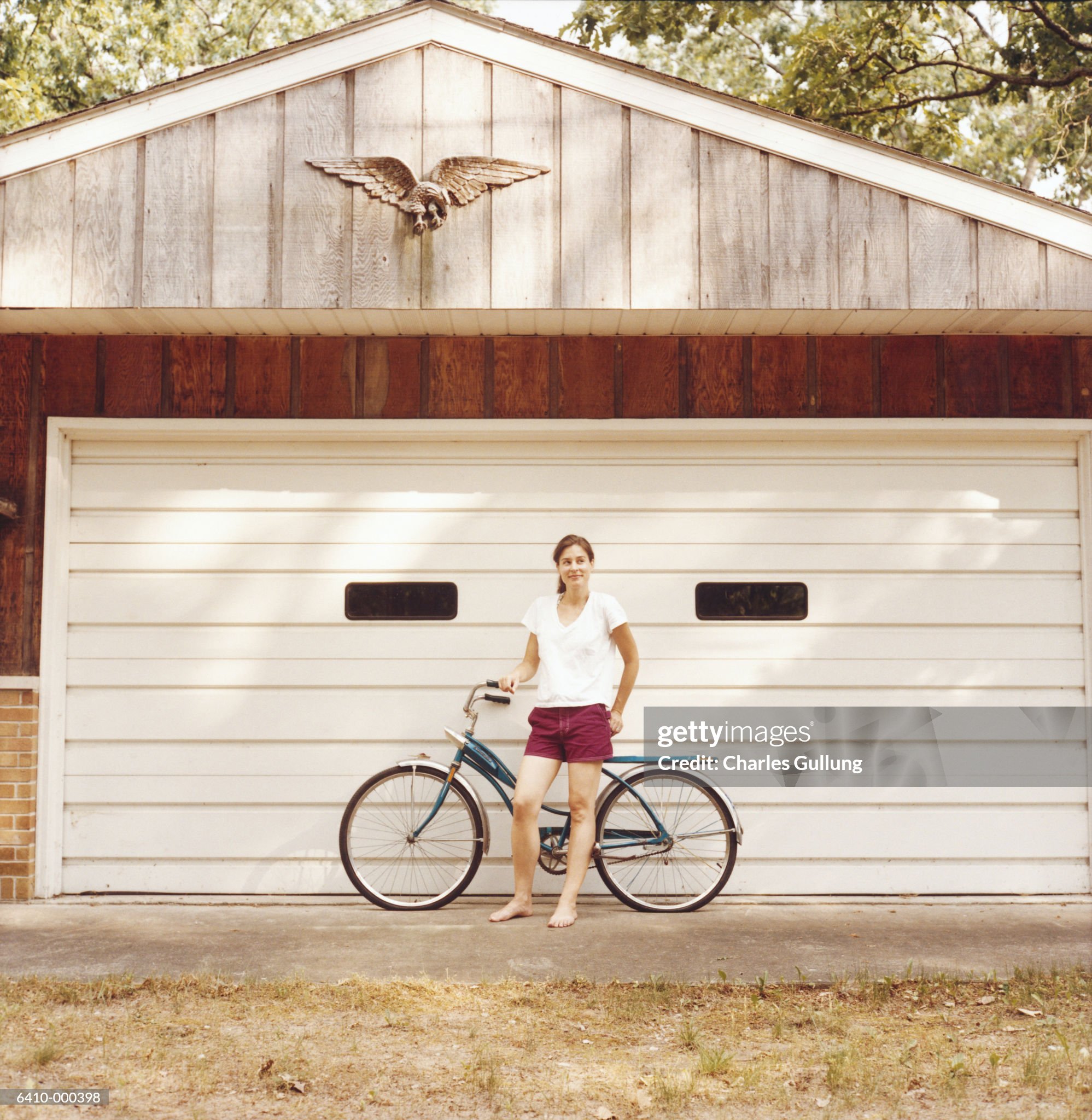 https://media.gettyimages.com/id/6410-000398/photo/woman-with-bike-near-garage.jpg?s=2048x2048&amp;w=gi&amp;k=20&amp;c=DdwxXT5b495aPM6QmiwBOSsBeT_6TNJjl_5dHFl4294=