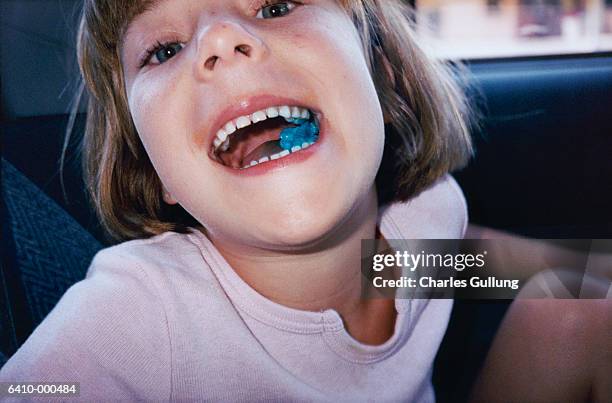 girl with gum in mouth - chewy foto e immagini stock