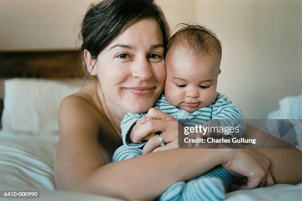 mother and baby - baby smiling stock-fotos und bilder