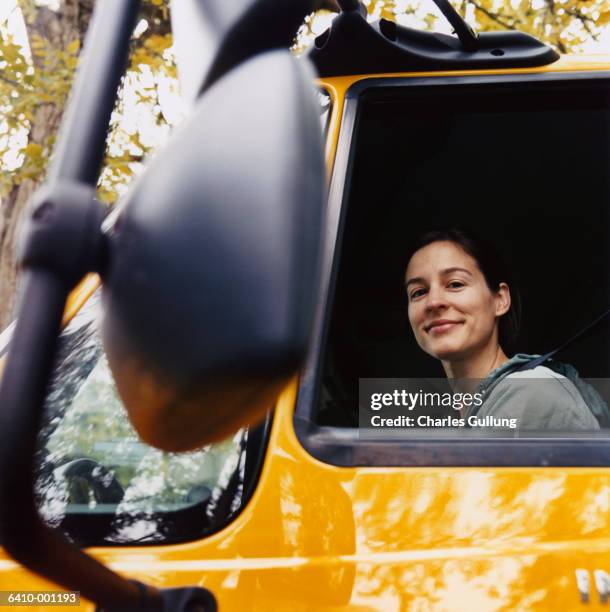 woman sitting in moving van - driver portrait stockfoto's en -beelden