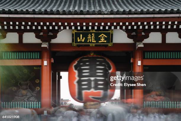 blur people before sensoji temple, asakusa - chinese temple imagens e fotografias de stock