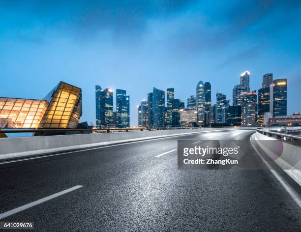 the major road of singapore - major road stock-fotos und bilder